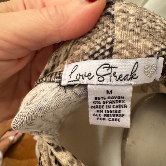 Snake print top - Picture 4 of 4